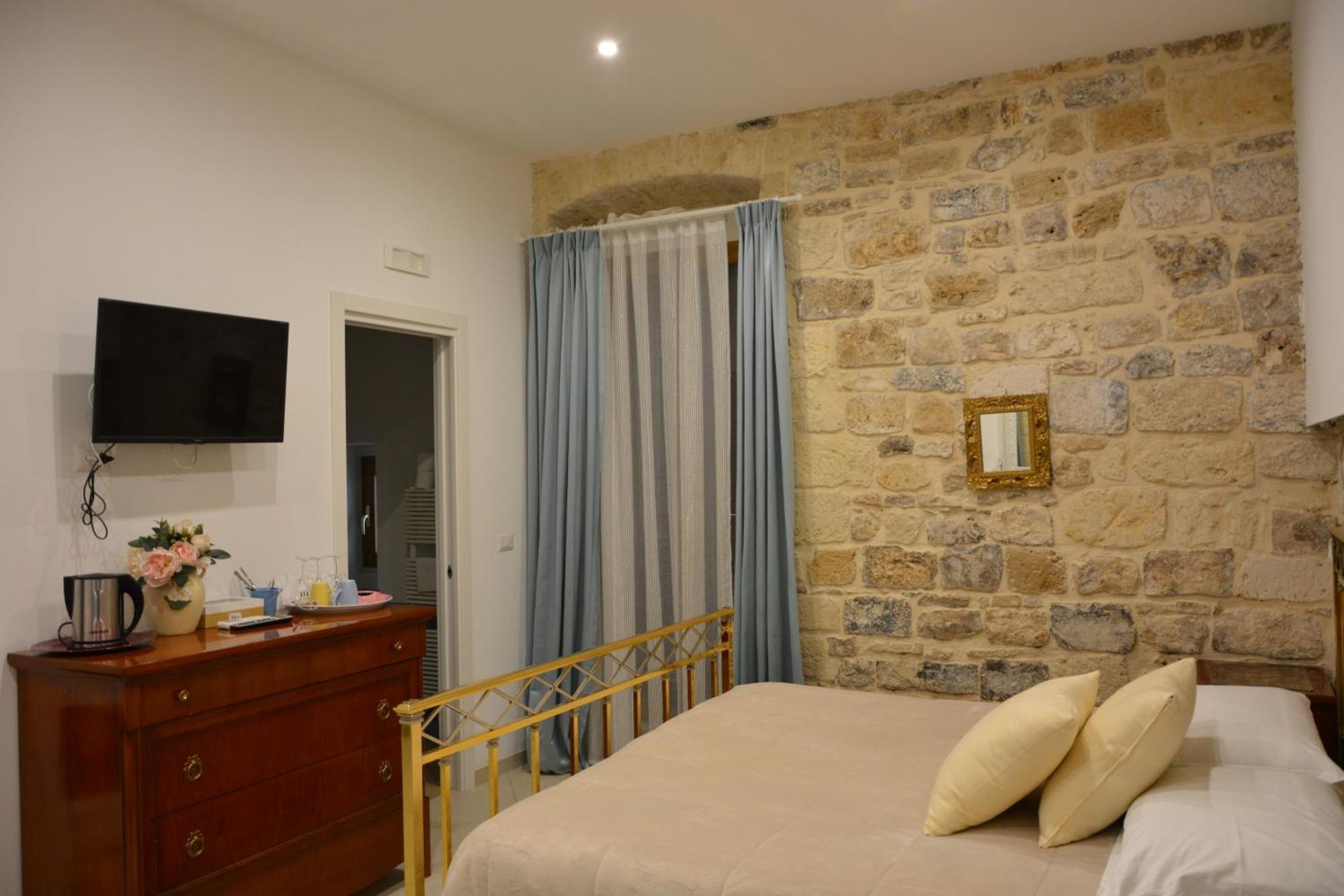Dimora Del Carmine Hotel Bari Ngoại thất bức ảnh