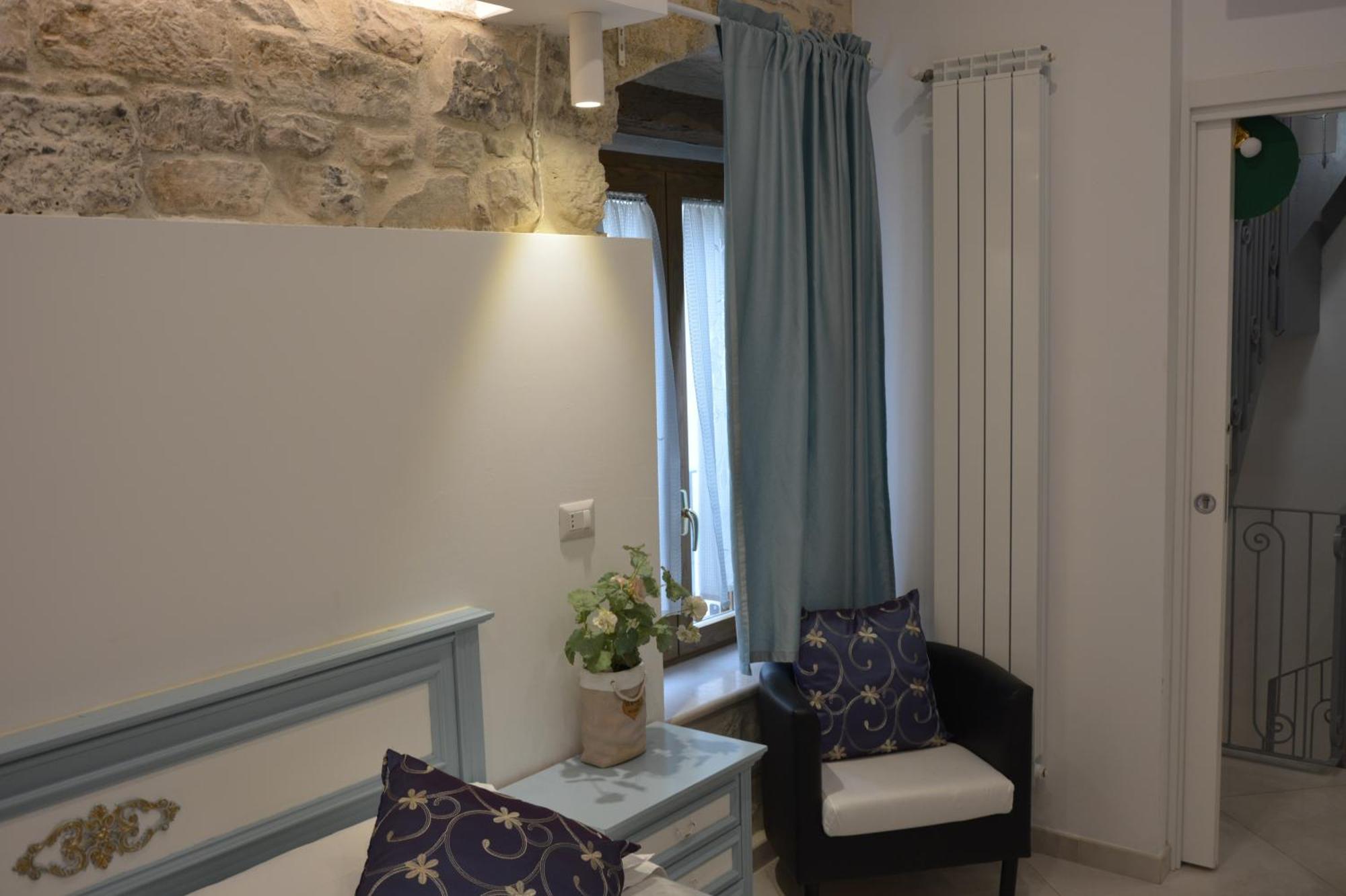 Dimora Del Carmine Hotel Bari Ngoại thất bức ảnh